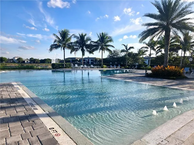 9052  Saint Lucia  DR, Naples, FL 34114