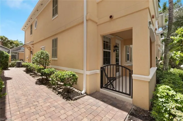 8036  Josefa  WAY, Naples, FL 34114