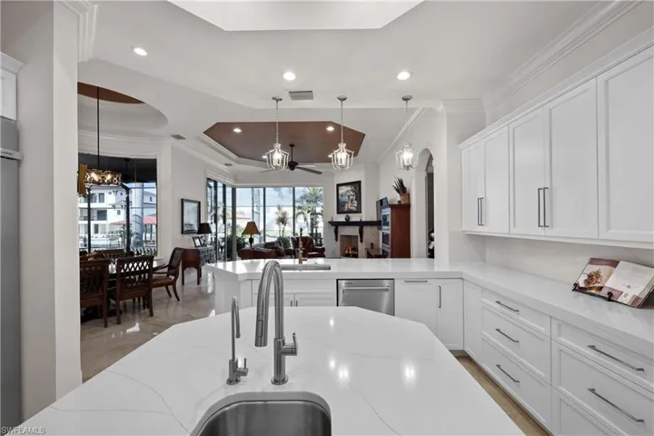 Thick Pompeii Quartz with Lincoln pattern, soft close drawers, second sink on island