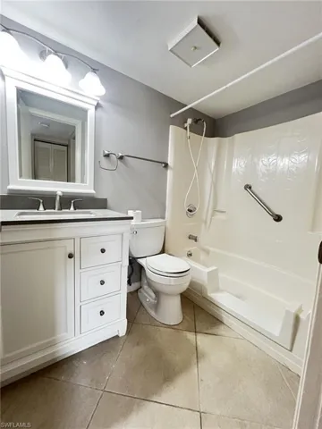 9301 Central Park Dr 102, Fort Myers, Florida 33919