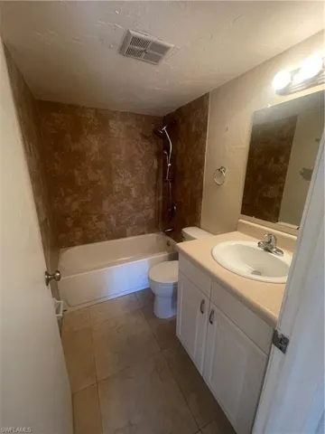 12648  Kenwood  LN, Fort Myers, FL 33907