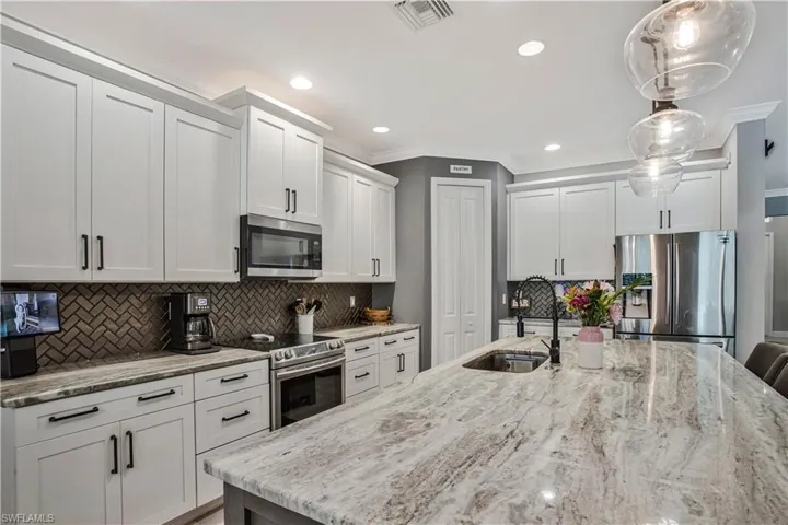 8651 Colony Trace Dr, Fort Myers, Florida 33908