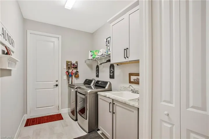8651 Colony Trace Dr, Fort Myers, Florida 33908