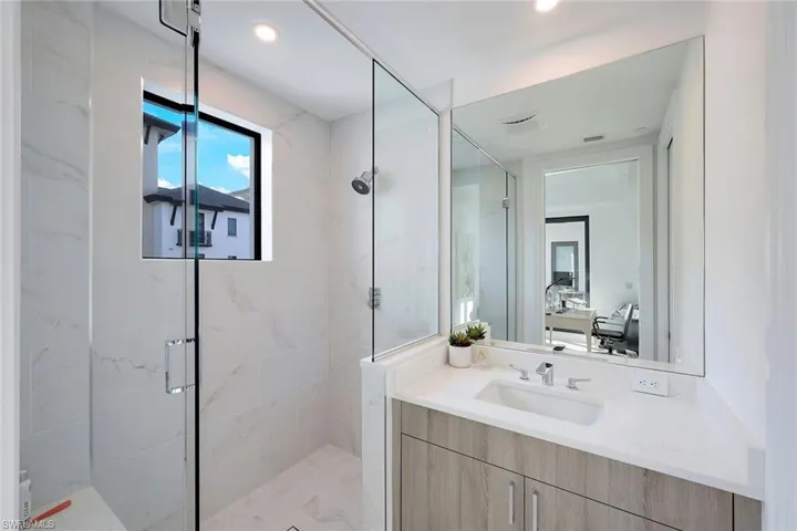 1130  3RD S AVE, Naples, FL 34102