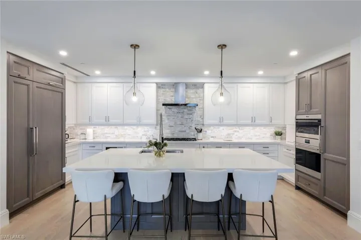 1130  3RD S AVE, Naples, FL 34102