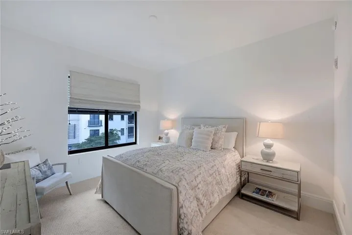 1130  3RD S AVE, Naples, FL 34102