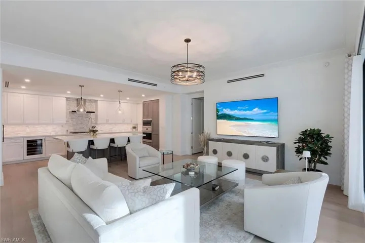 1130  3RD S AVE, Naples, FL 34102