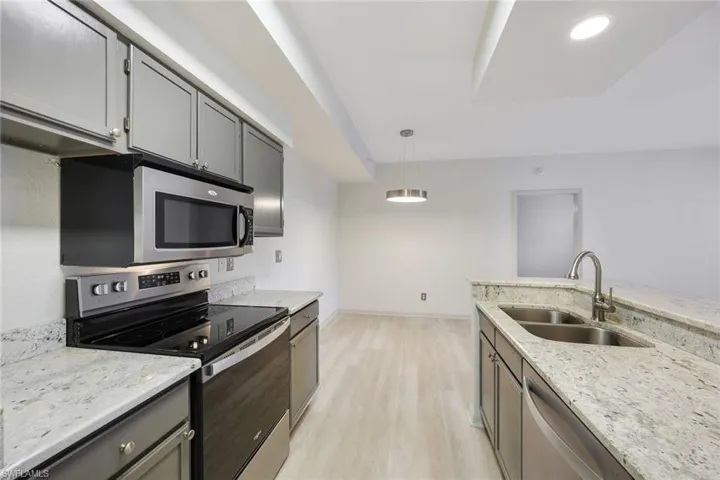 4690 Saint Croix Ln # 423, Naples Fl 34109