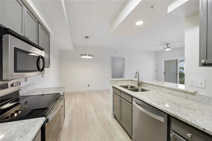 4690 Saint Croix Ln # 423, Naples Fl 34109