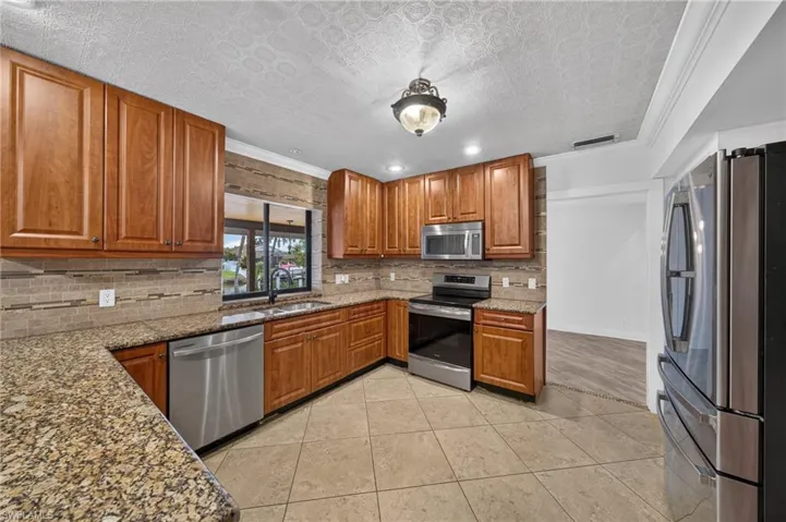1919 Se 37th Ter, Cape Coral, Florida 33904
