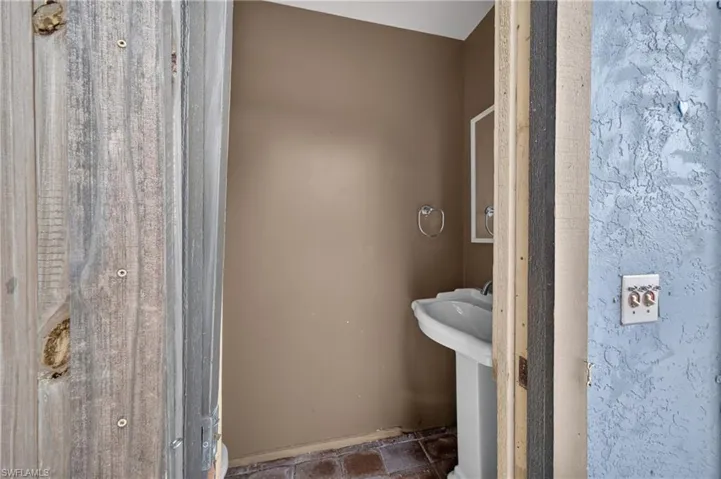 1919 Se 37th Ter, Cape Coral, Florida 33904