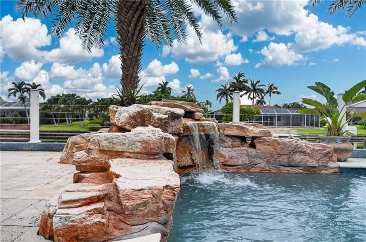 1919 Se 37th Ter, Cape Coral, Florida 33904