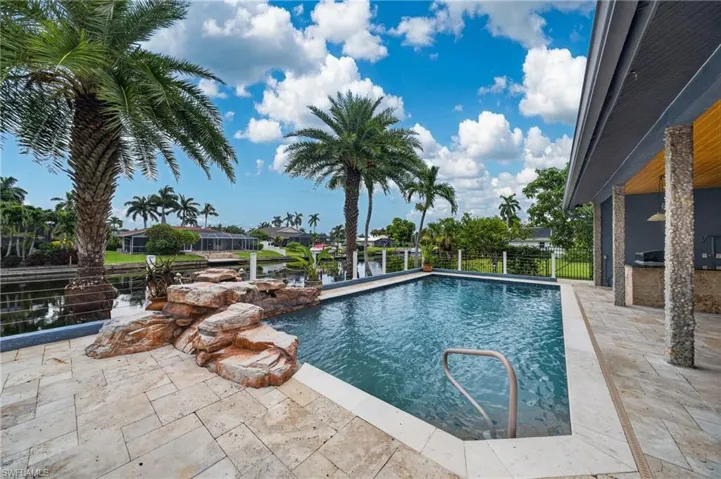 1919 Se 37th Ter, Cape Coral, Florida 33904