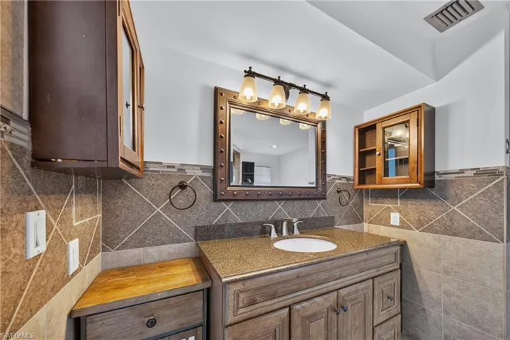 1919 Se 37th Ter, Cape Coral, Florida 33904