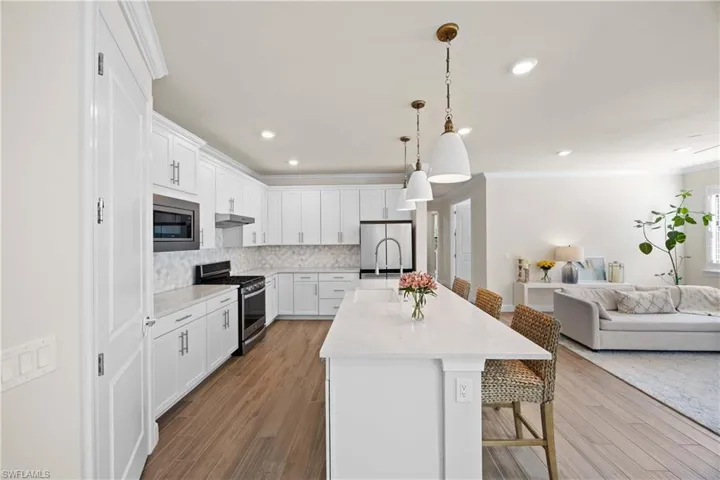 Perfect Counter Space w/Upgraded Cabinets