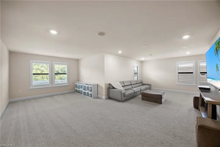 Enormous 2nd Floor Flex Space