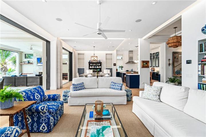 Room for everyone in this large spacious room