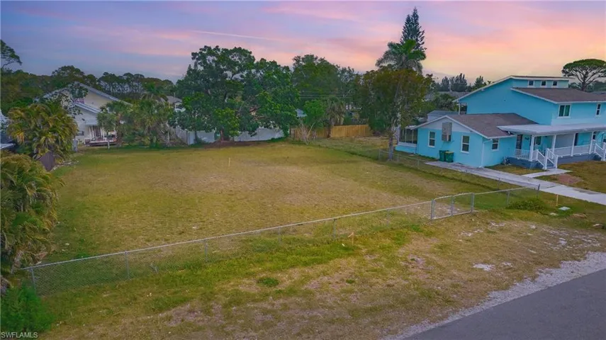 713  109th N AVE, Naples, FL 34108
