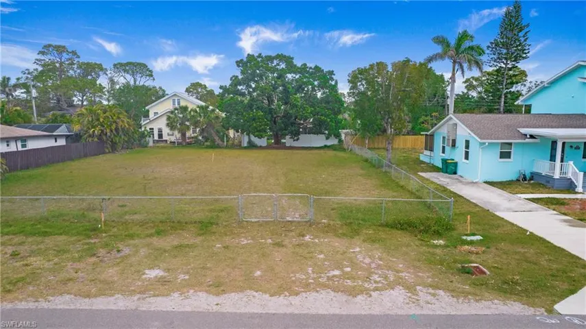713  109th N AVE, Naples, FL 34108