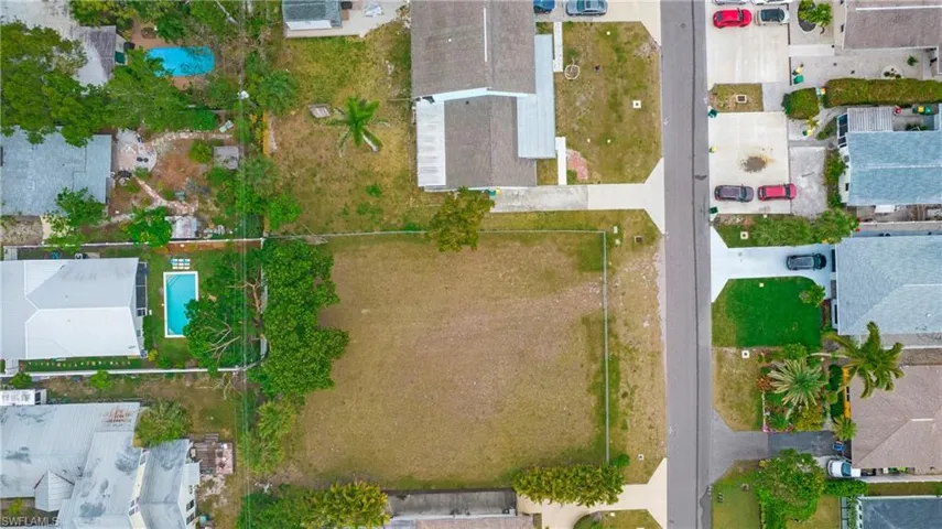 713  109th N AVE, Naples, FL 34108