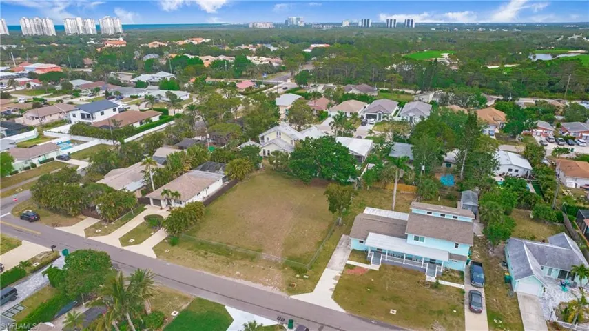 713  109th N AVE, Naples, FL 34108