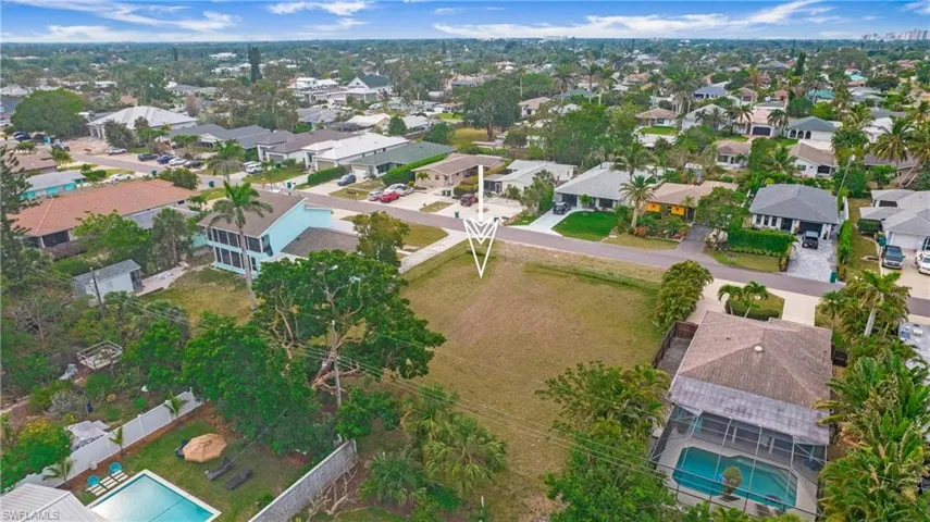 713  109th N AVE, Naples, FL 34108