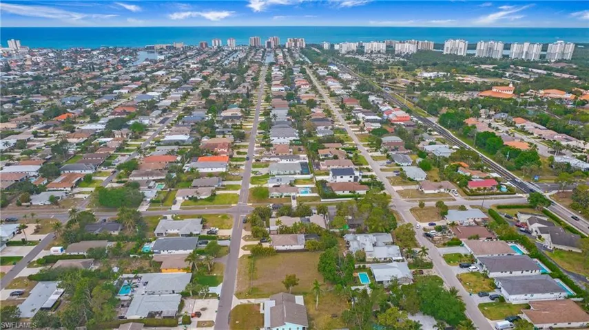 713  109th N AVE, Naples, FL 34108