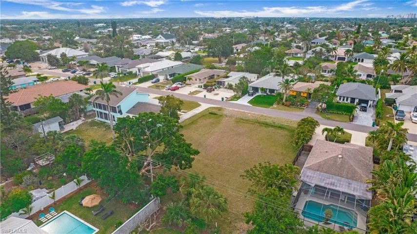 713  109th N AVE, Naples, FL 34108