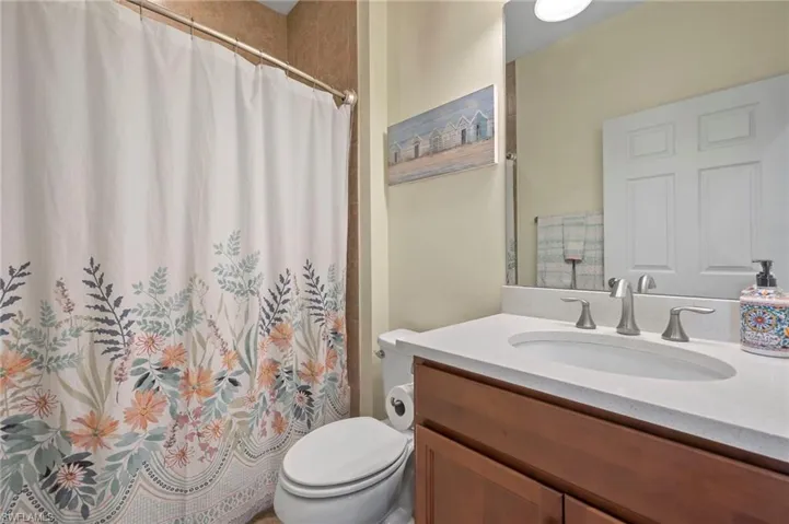 2nd bathroom/guest bathroom