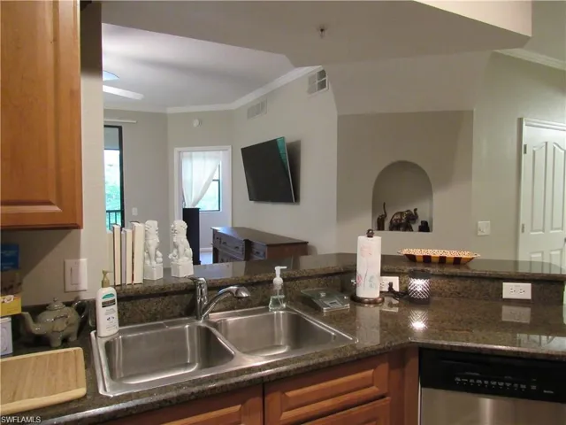 12936 Violino Ln 206, Naples, Florida 34105