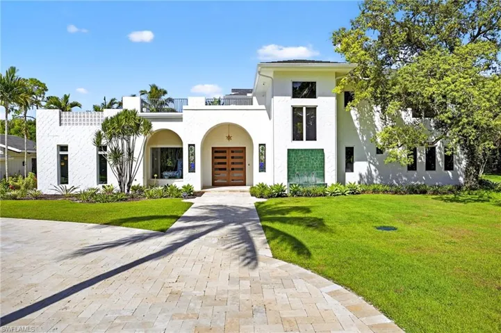 111  Caribbean  RD, Naples, FL 34108
