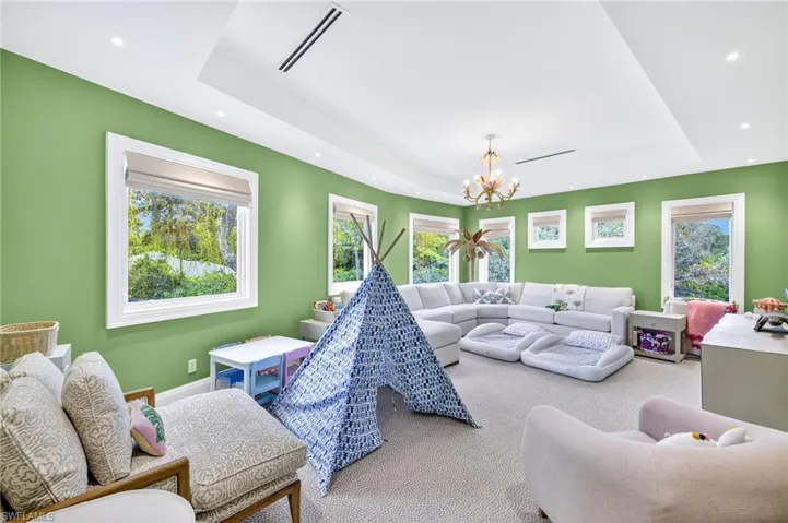 111  Caribbean  RD, Naples, FL 34108
