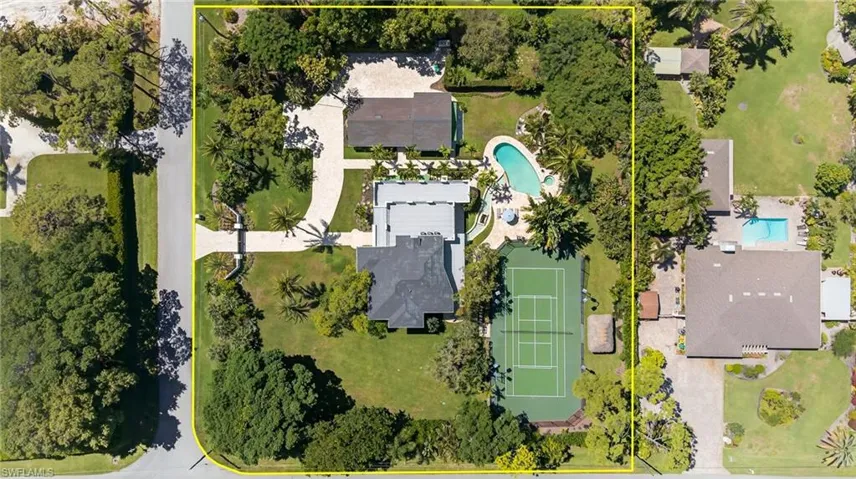 111  Caribbean  RD, Naples, FL 34108