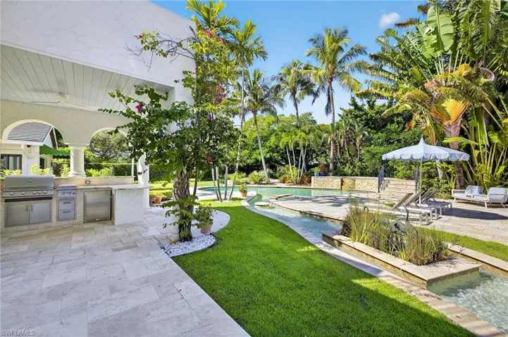 111  Caribbean  RD, Naples, FL 34108