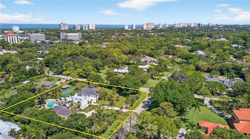 111  Caribbean  RD, Naples, FL 34108
