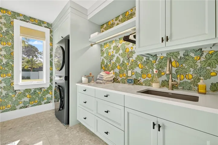 111  Caribbean  RD, Naples, FL 34108