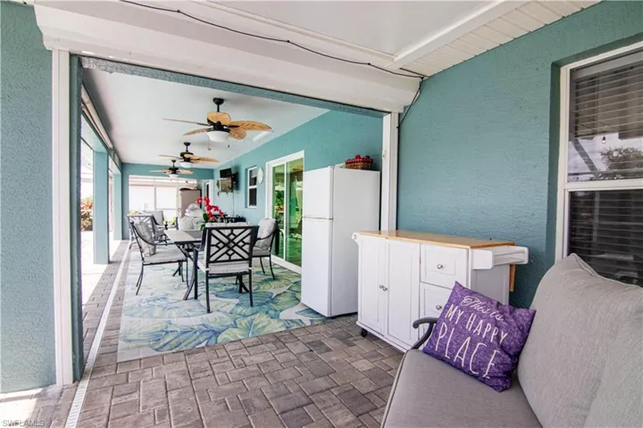Sunroom / solarium with ceiling fan