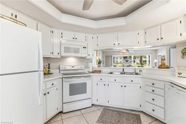 Spacious kitchen, so much storage