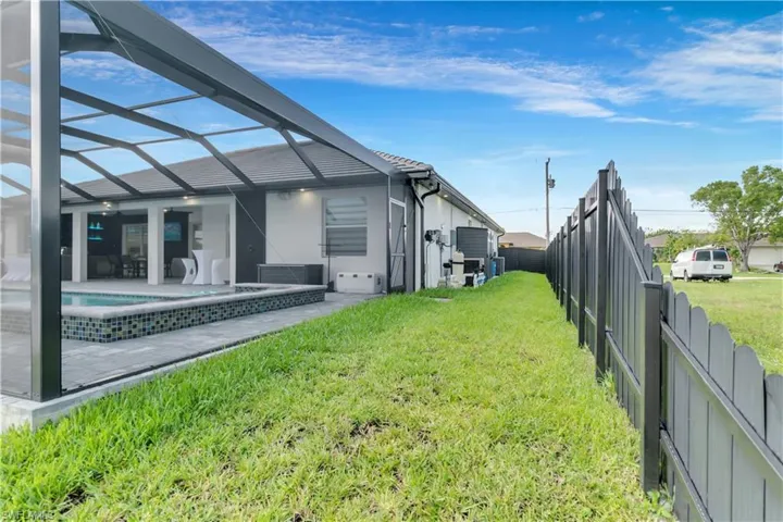 1133 SW 18th  CT, Cape Coral, FL 33991