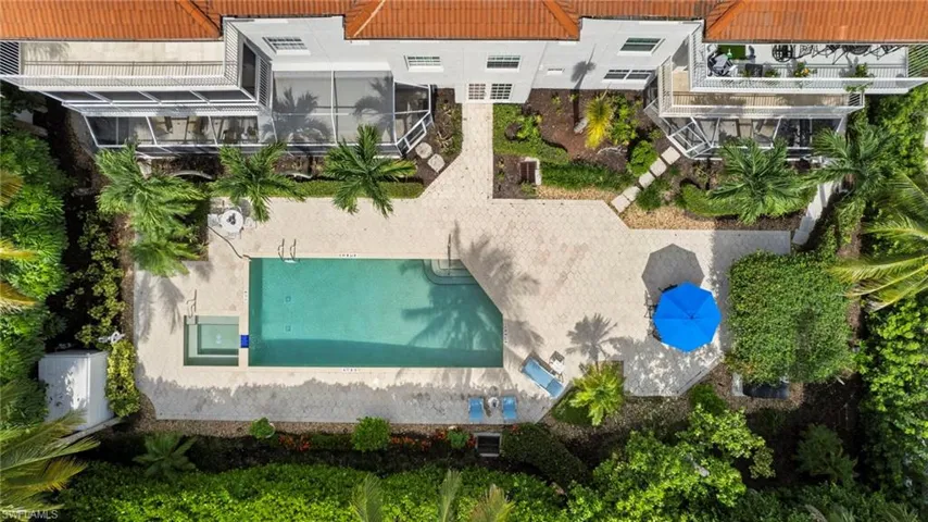 Birds eye view of property