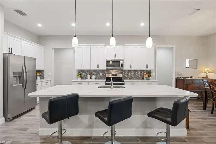 1110 Ne 7th Pl, Cape Coral, Florida 33909