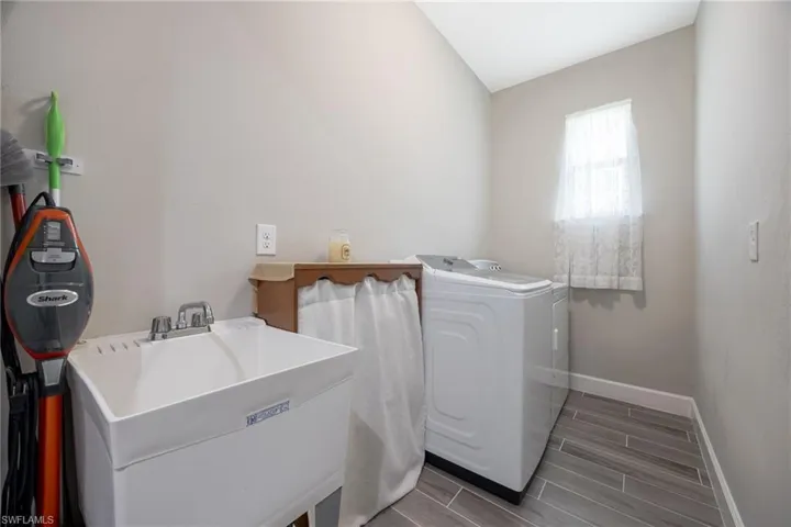 1110 Ne 7th Pl, Cape Coral, Florida 33909