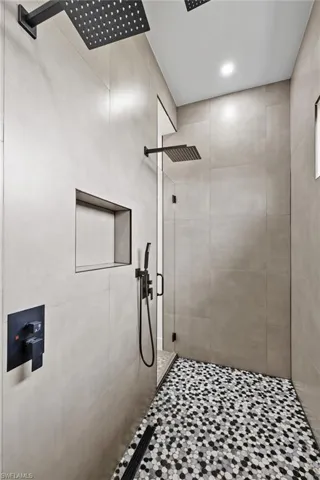 Bathroom featuring tiled shower