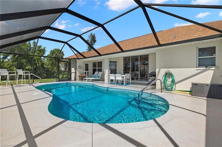 Heated Pool with new pool cage 2023