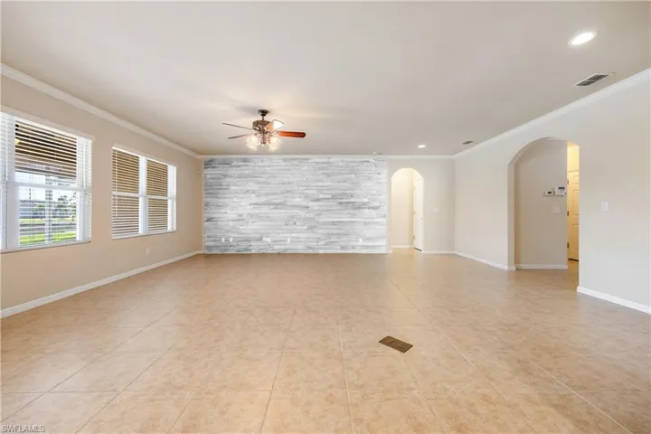 Image has been virtually modified to show alternate wall color; actual wall is blue.