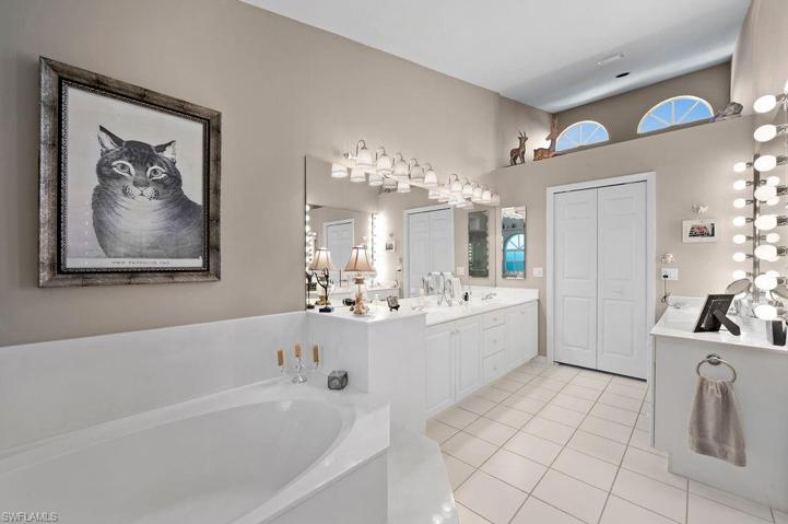 Master Bath Separate Tub & Shower