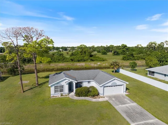 This lush green scape is the perfect blank canvas for your green thumb!