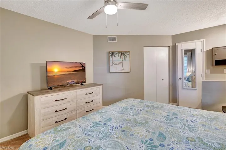 Owner's Bedroom, Large Walk-In closet, Private Full Bathroom
