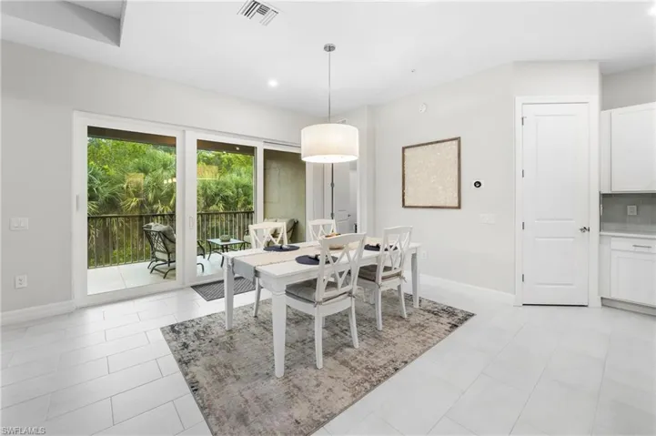 178 Indies Dr E 201, Naples, Florida 34114