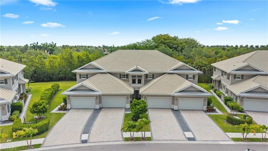 178 Indies Dr E 201, Naples, Florida 34114